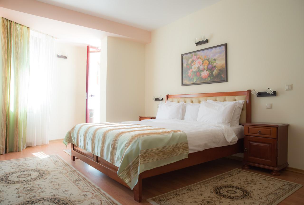 Hotel Nemira Slanic Moldova Ngoại thất bức ảnh