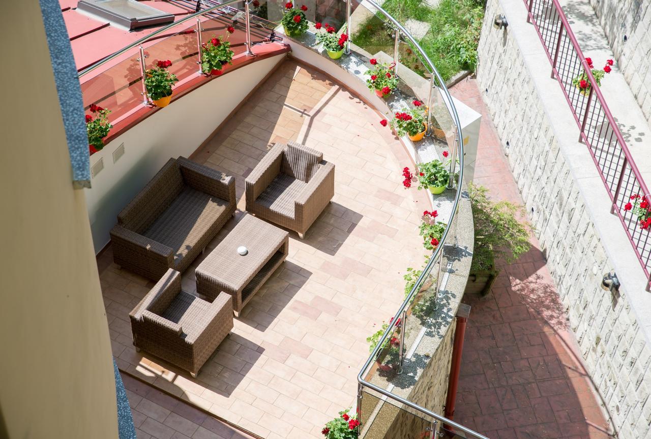 Hotel Nemira Slanic Moldova Ngoại thất bức ảnh