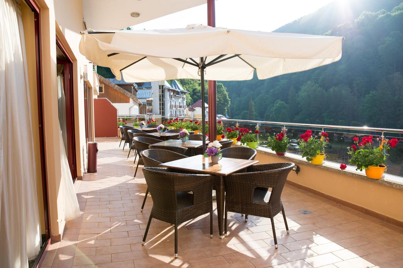 Hotel Nemira Slanic Moldova Ngoại thất bức ảnh