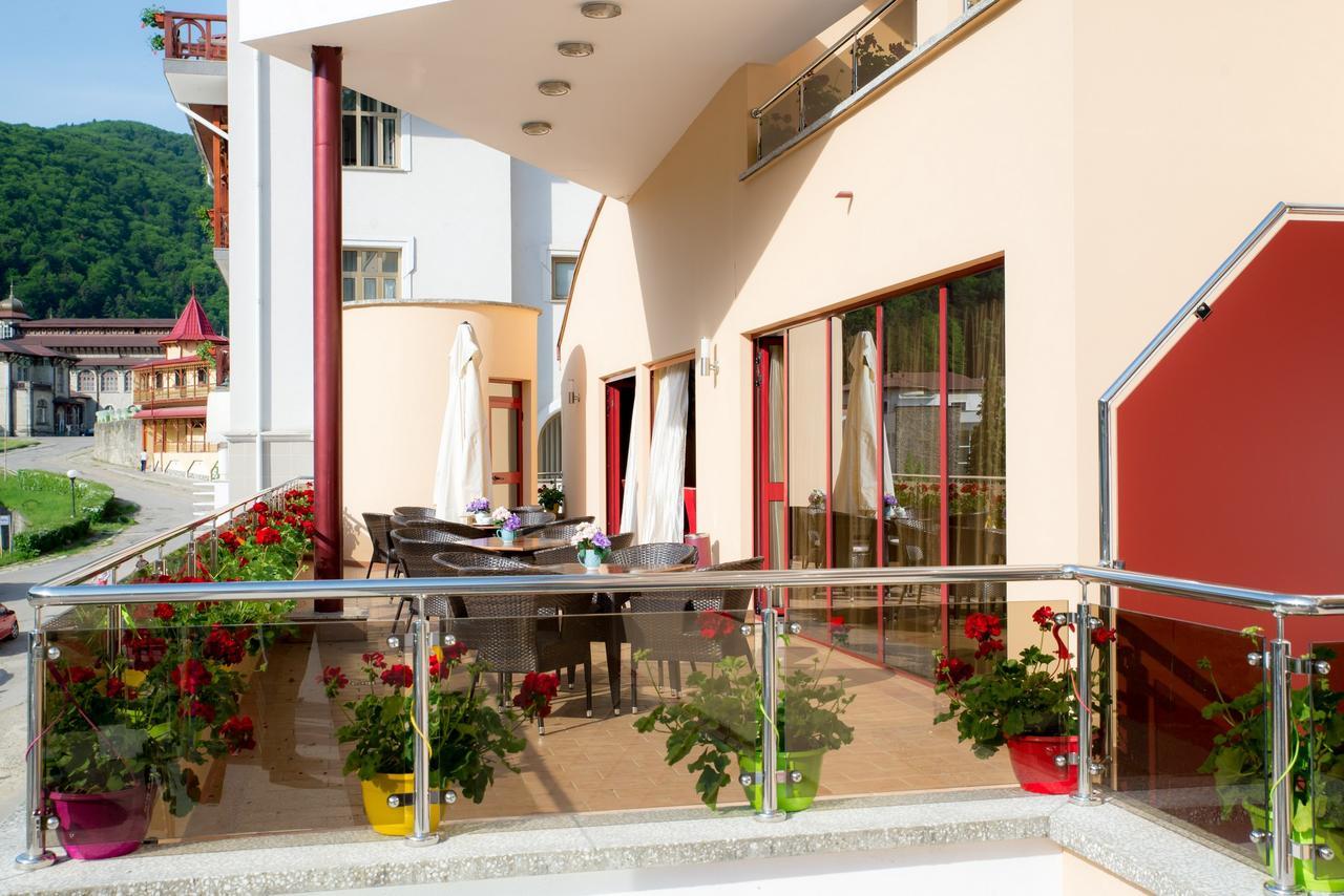 Hotel Nemira Slanic Moldova Ngoại thất bức ảnh